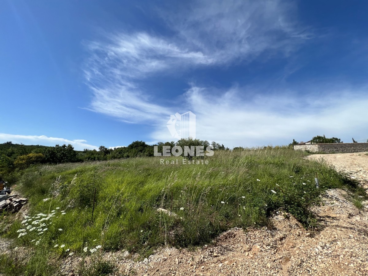 Terreno con una vista imponente sul mare e sulla natura nelle vicinanze di Cittanova