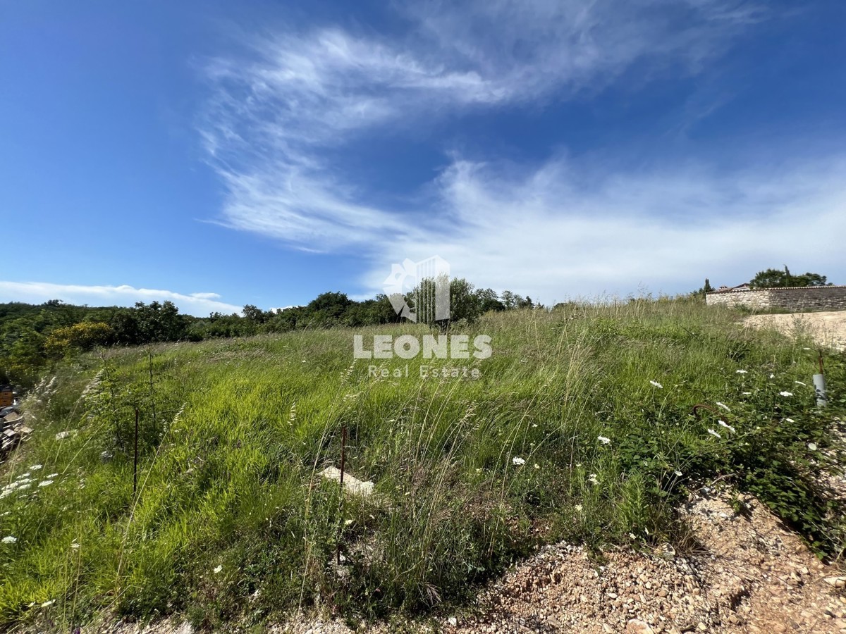 Terreno con una vista imponente sul mare e sulla natura nelle vicinanze di Cittanova