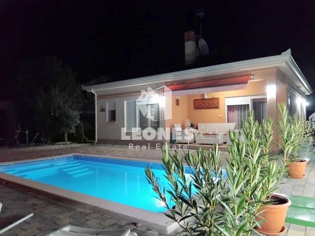 Casa con piscina nelle vicinanze di Poreč - Parenzo