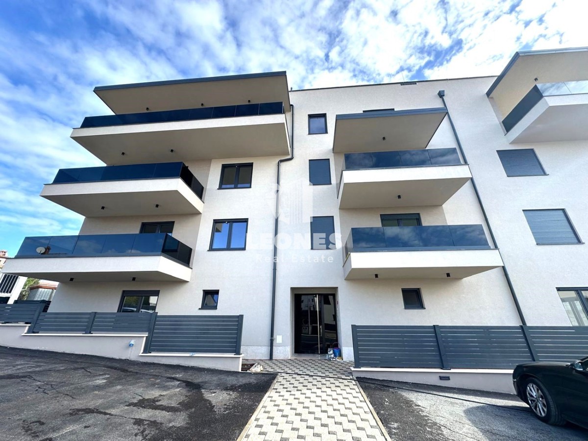 Attico con terrazza panoramica e bellissima vista mare, a soli 600 metri dal mare
