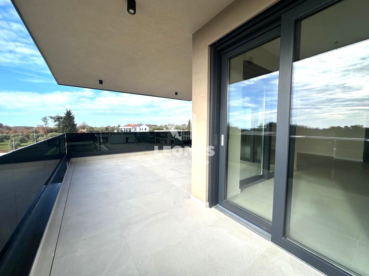 Attico con terrazza panoramica e bellissima vista mare, a soli 600 metri dal mare