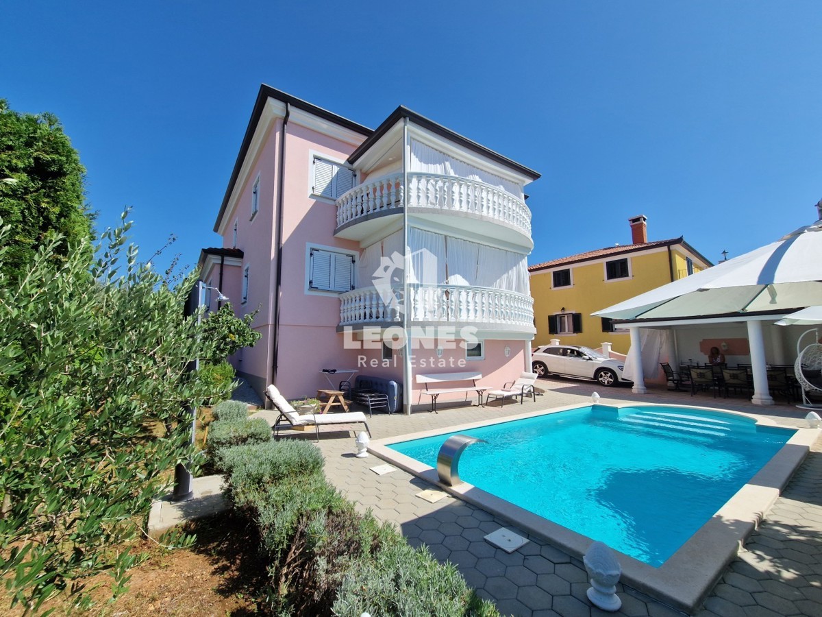 Casa spaziosa con piscina ai dintorni di Umag - Umago