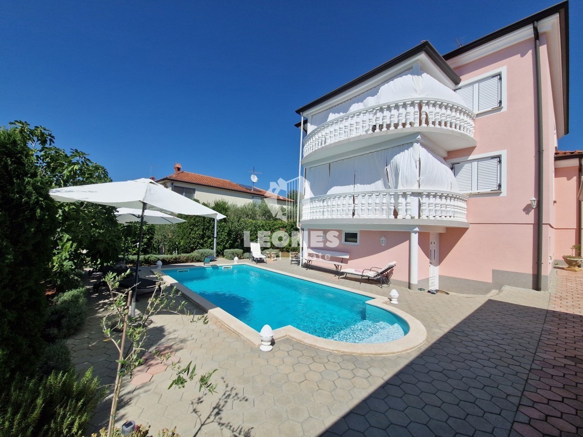 Casa spaziosa con piscina ai dintorni di Umag - Umago