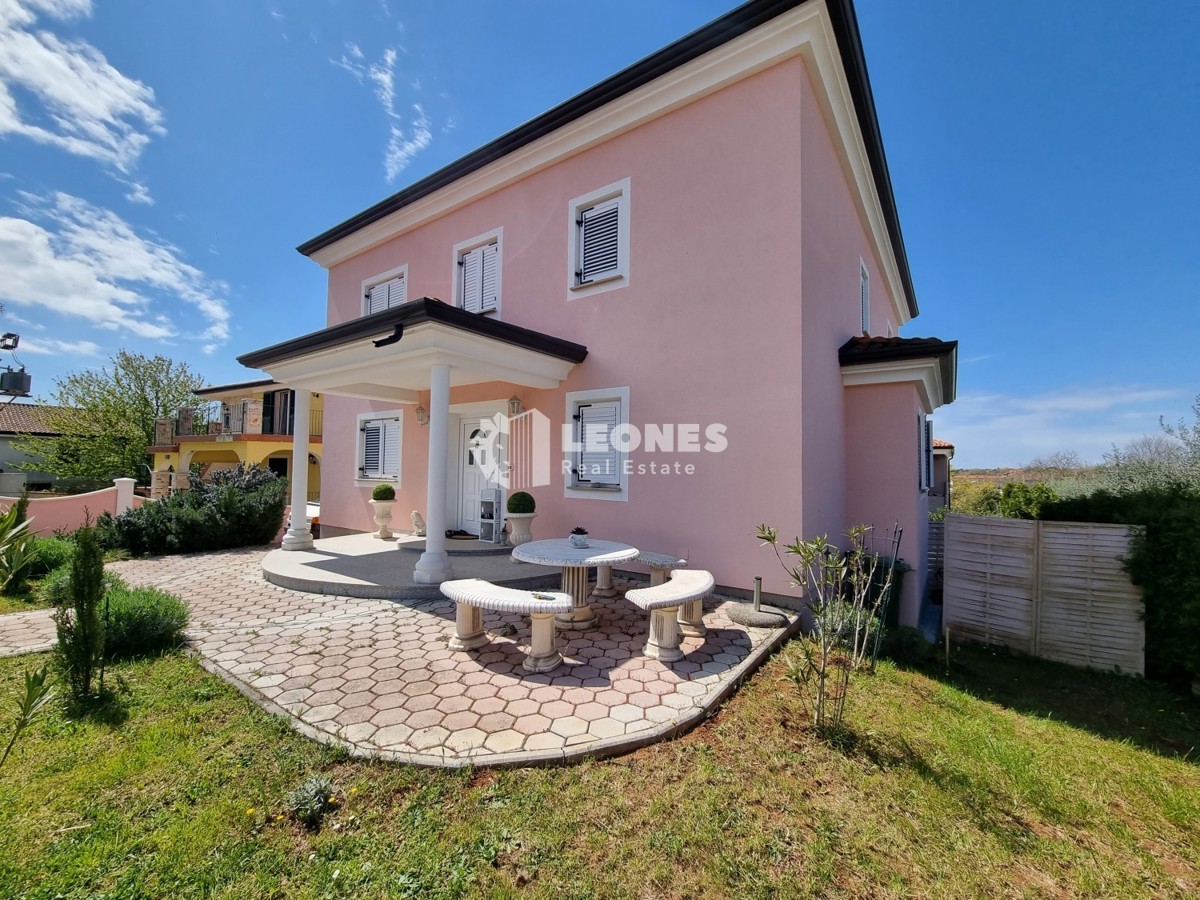 Casa spaziosa con piscina ai dintorni di Umag - Umago
