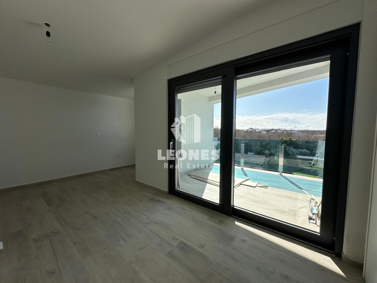 Appartamento di qualità con vista mare a Lovrečica in ottima posizione