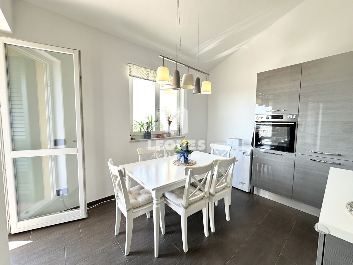 Appartamento con vista mare aperta in una posizione fantastica a Cittanova