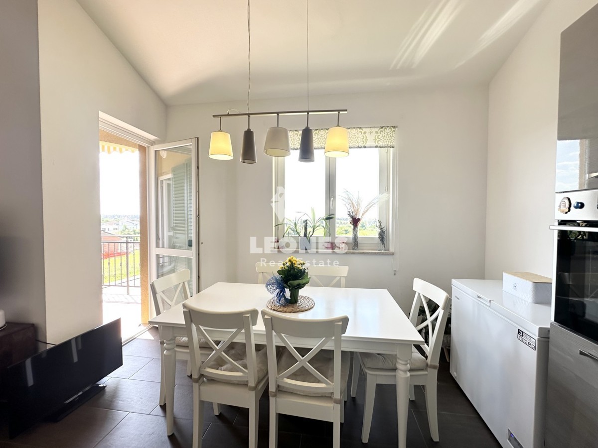 Appartamento con vista mare aperta in una posizione fantastica a Cittanova