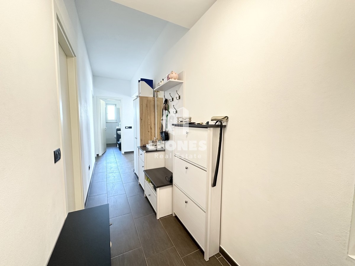 Appartamento con vista mare aperta in una posizione fantastica a Cittanova