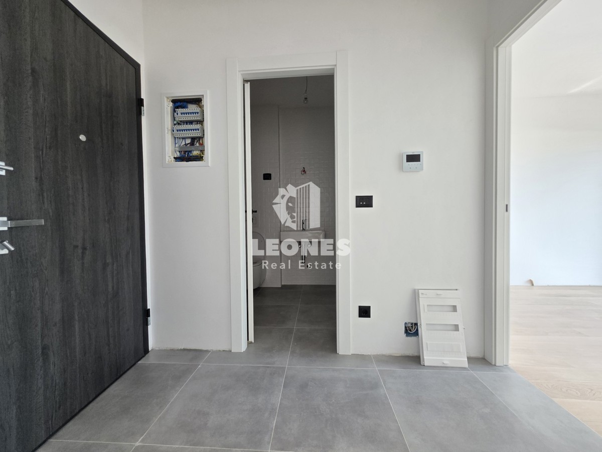 Appartamento al terzo piano di un edificio di nuova costruzione di qualità con posto auto in garage a Umago