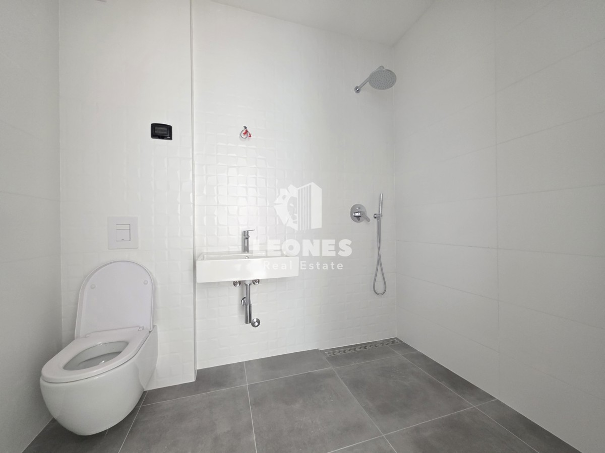 Appartamento al terzo piano di un edificio di nuova costruzione di qualità con posto auto in garage a Umago