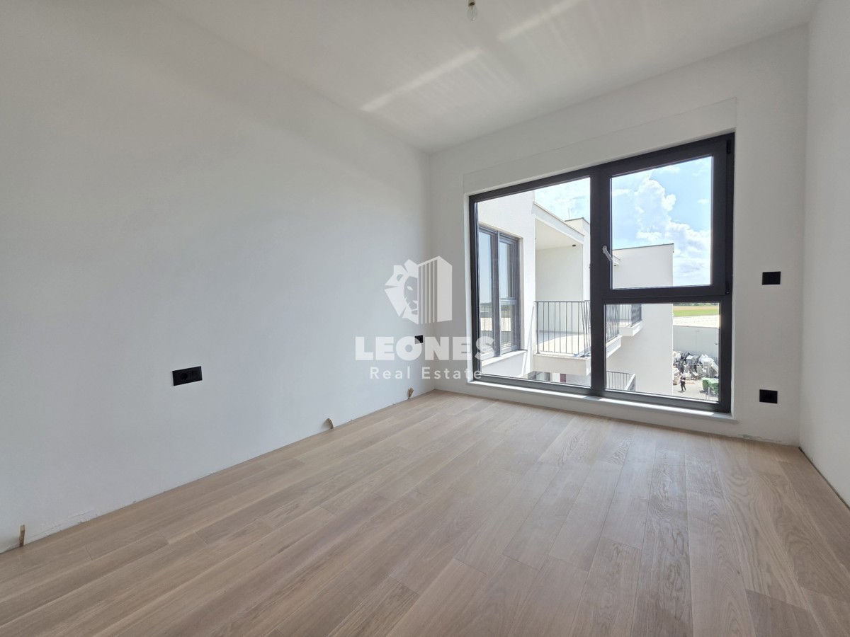 Appartamento al terzo piano di un edificio di nuova costruzione di qualità con posto auto in garage a Umago