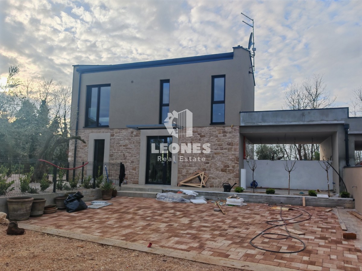 Casa indipendente con piscina vicino a Cittanova