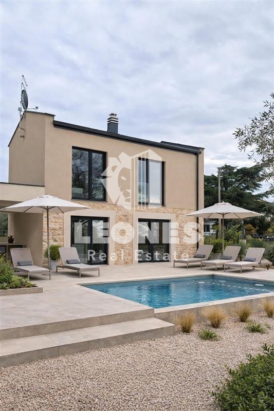 Casa indipendente con piscina vicino a Cittanova