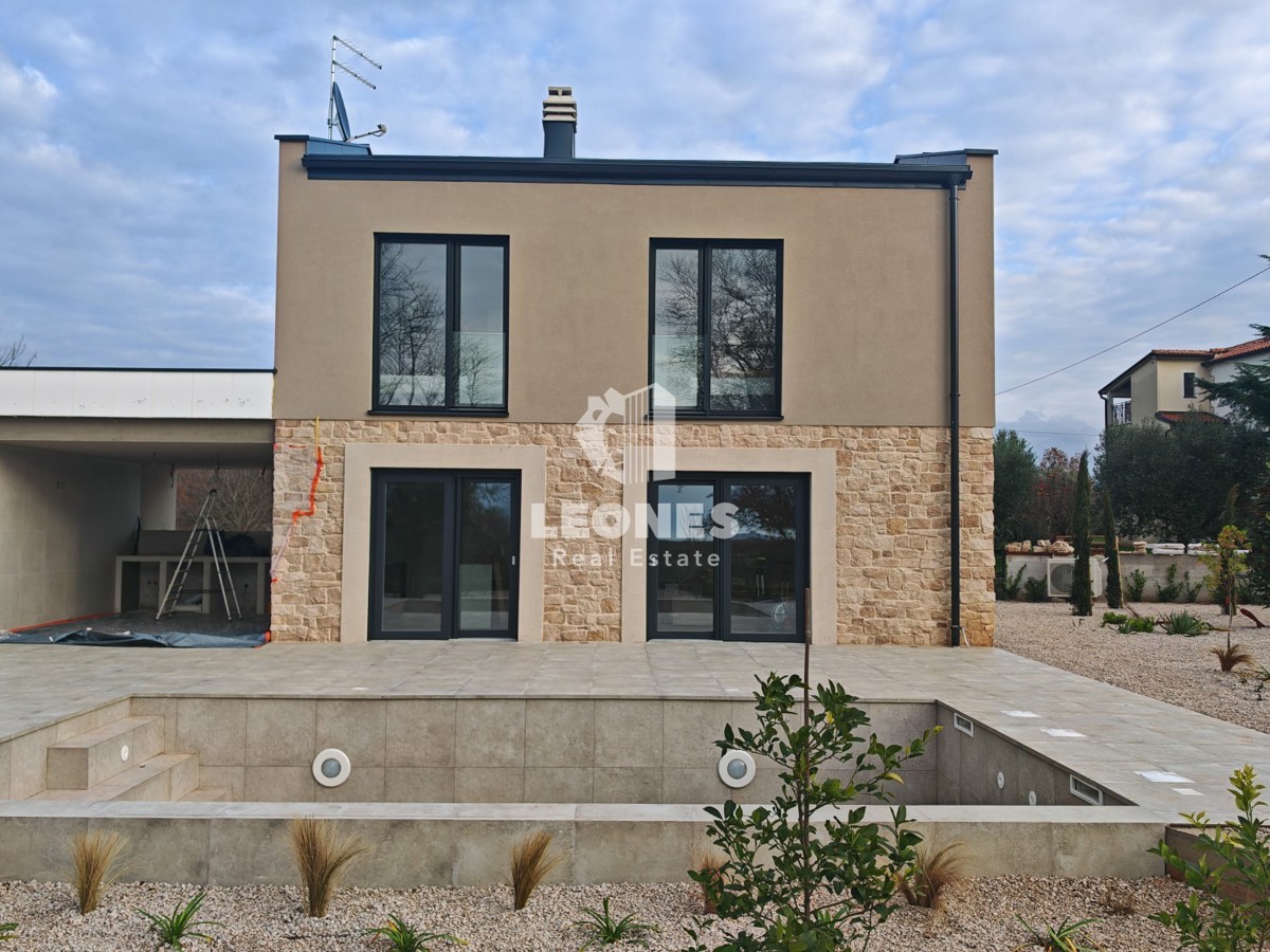 Casa indipendente con piscina vicino a Cittanova