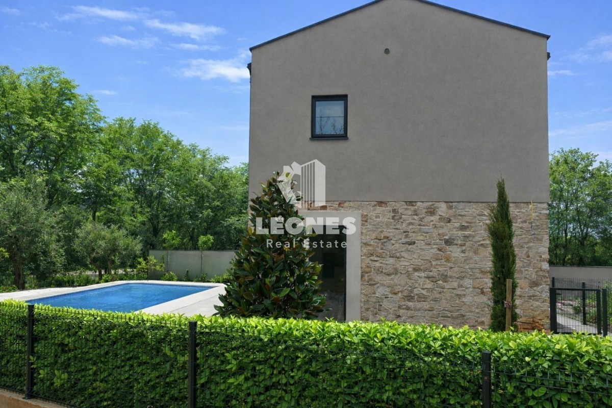 Casa indipendente con piscina vicino a Cittanova