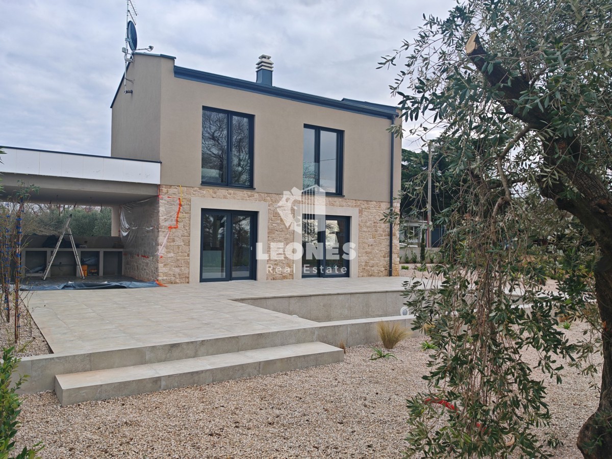 Casa indipendente con piscina vicino a Cittanova