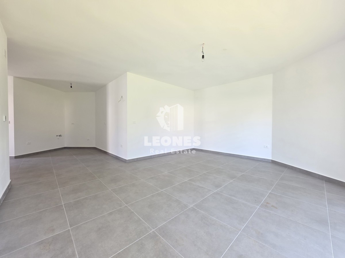 Appartamento con giardino e posto auto in garage vicino a Umago, Salvore