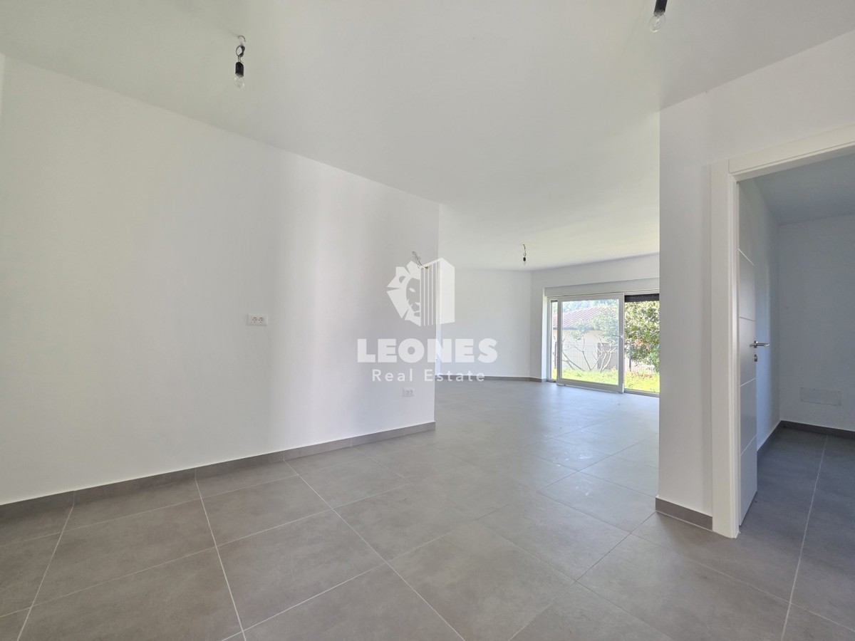 Appartamento con giardino e posto auto in garage vicino a Umago, Salvore