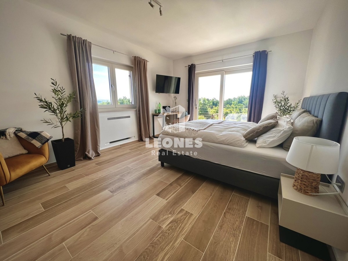 Un'imponente villa immersa nel verde nei ditorni a Vižinada
