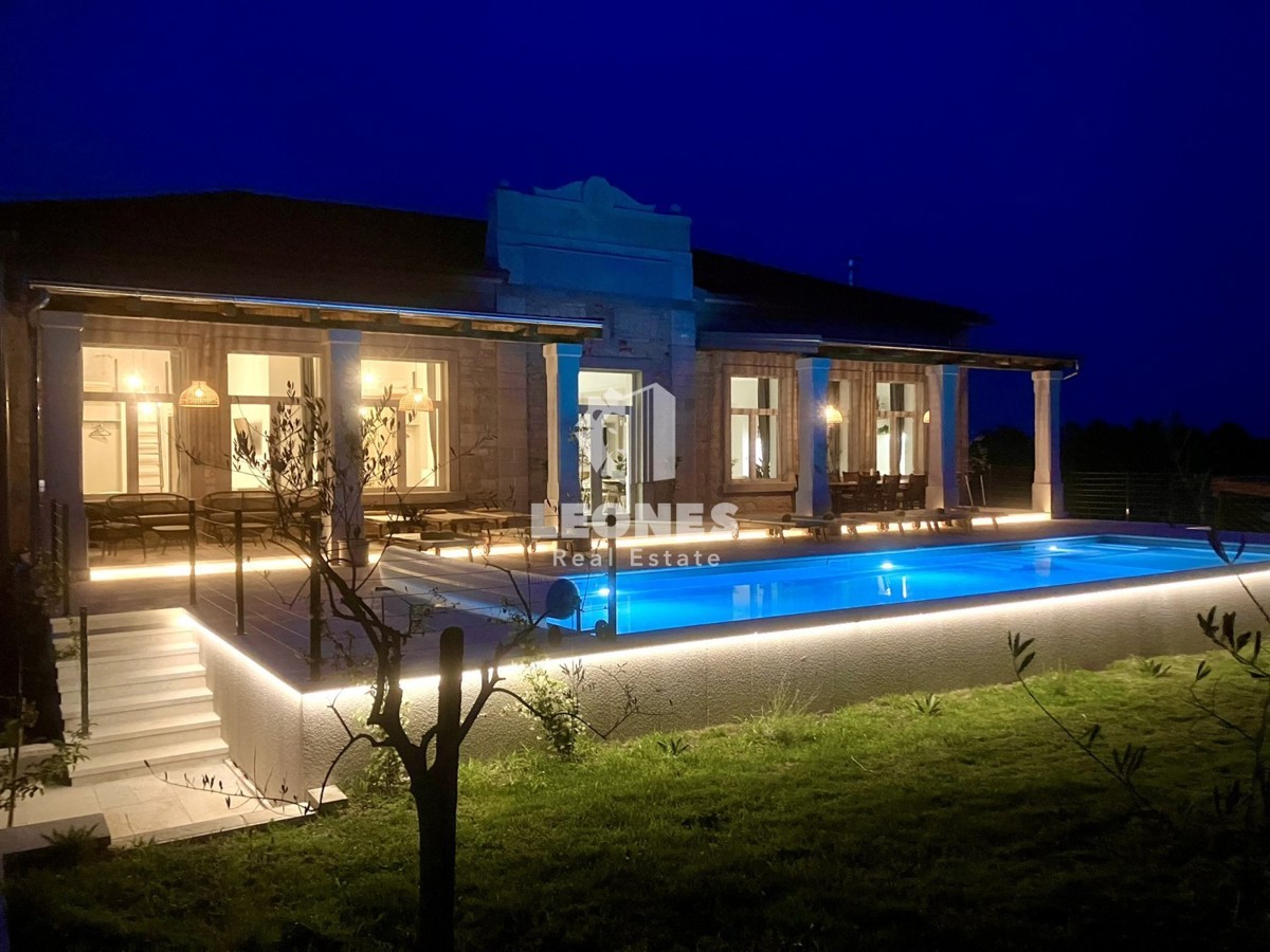 Un'imponente villa immersa nel verde nei ditorni a Vižinada