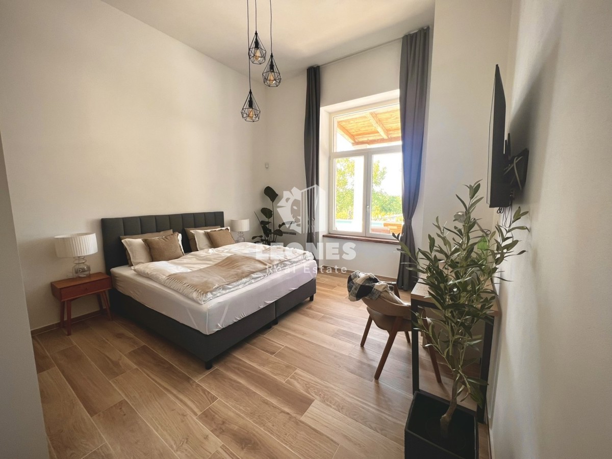 Un'imponente villa immersa nel verde nei ditorni a Vižinada
