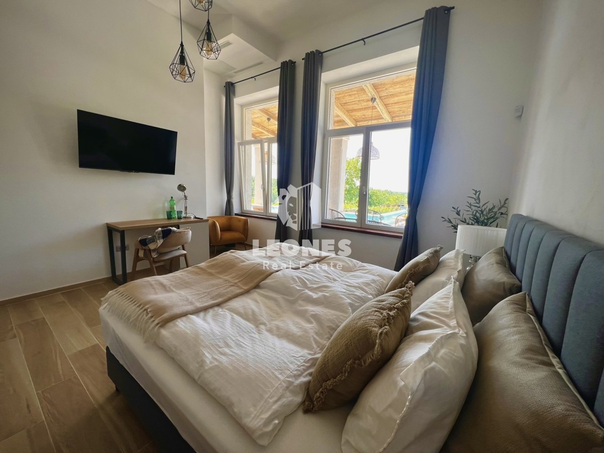Un'imponente villa immersa nel verde nei ditorni a Vižinada