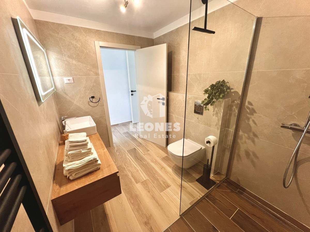 Un'imponente villa immersa nel verde nei ditorni a Vižinada