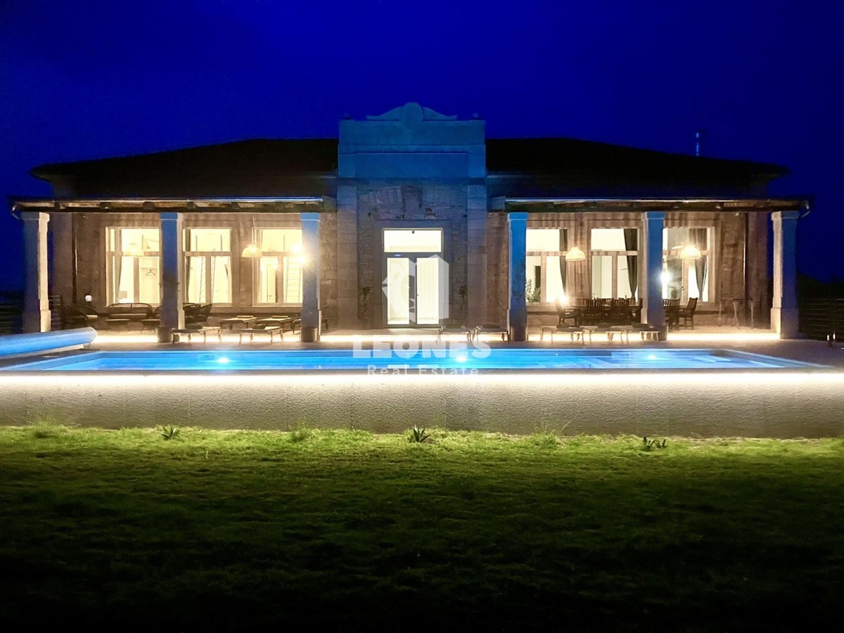Un'imponente villa immersa nel verde nei ditorni a Vižinada