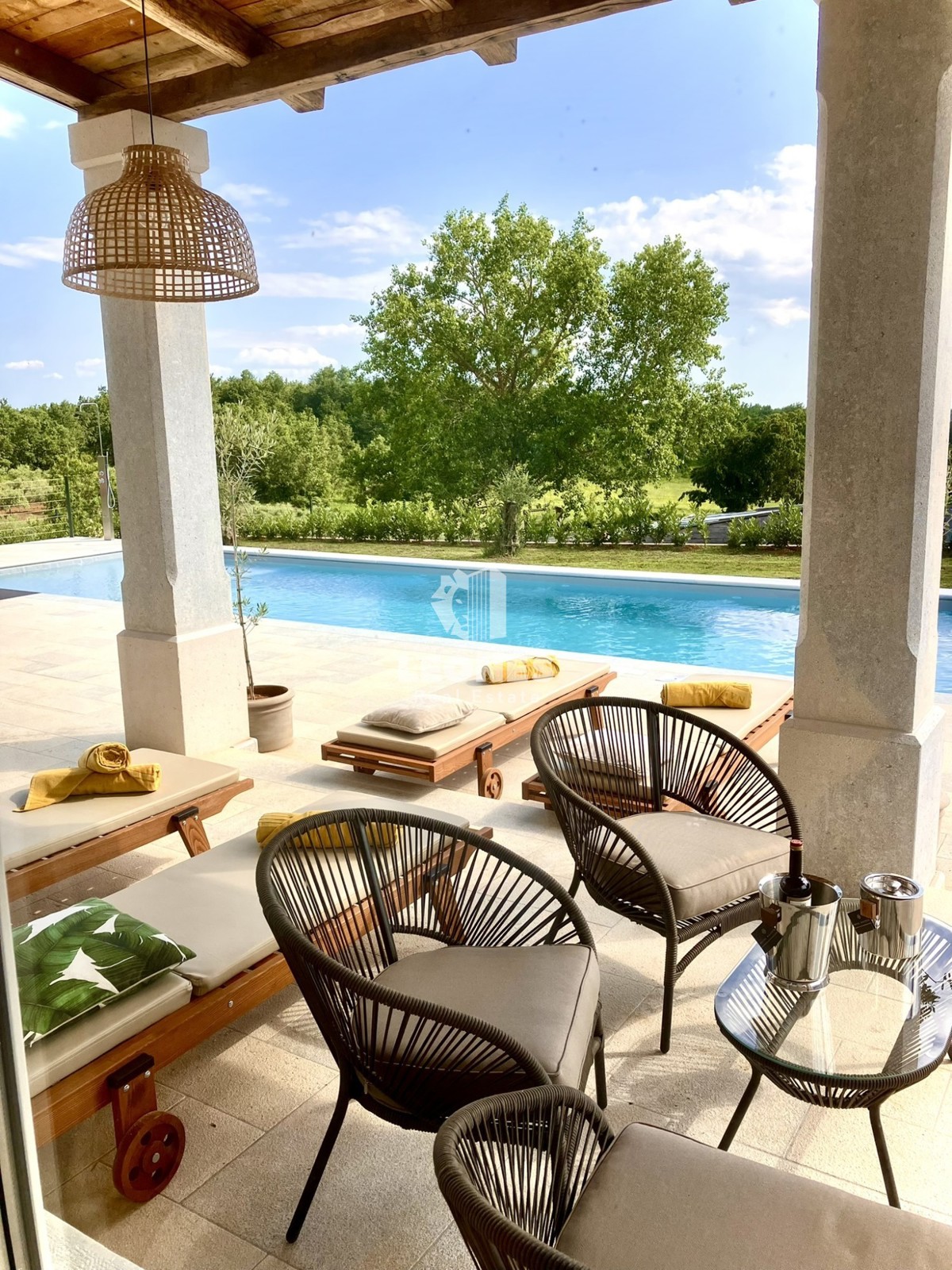 Un'imponente villa immersa nel verde nei ditorni a Vižinada
