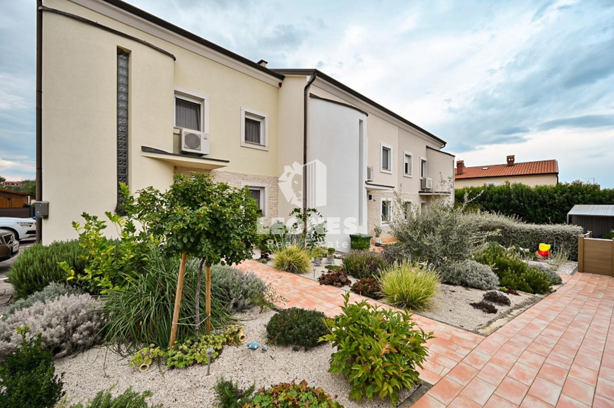 Una casa con cortile in un'ottima posizione a Cittanova