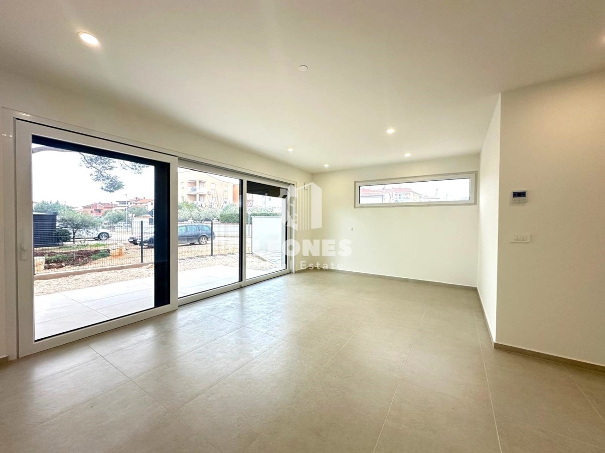 Casa bifamiliare di qualità in un'ottima posizione con vista sul mare a Cittanova