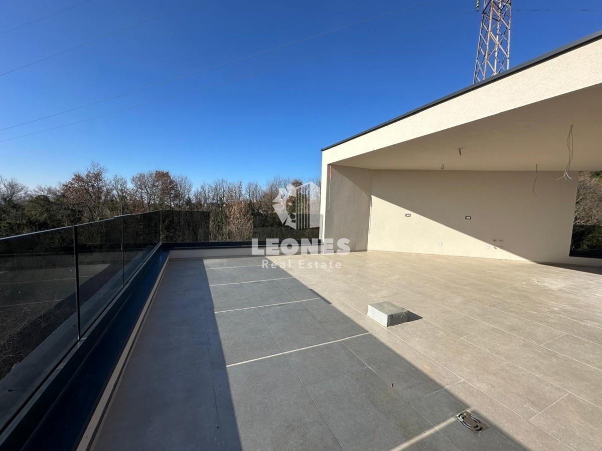 Appartamento con vista mare e terrazza sul tetto a Tar