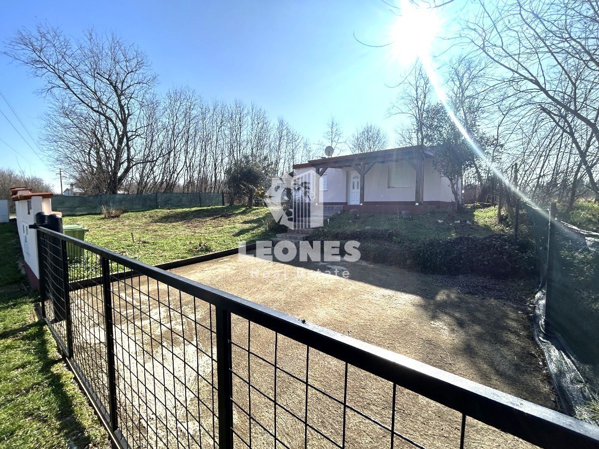 Bella casa ad un piano con ampio cortile nelle vicinanze di Umago