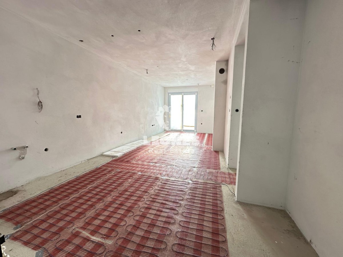 Appartamento al secondo piano in un nuovo edificio di qualità con ascensore e vista sul mare a Tar