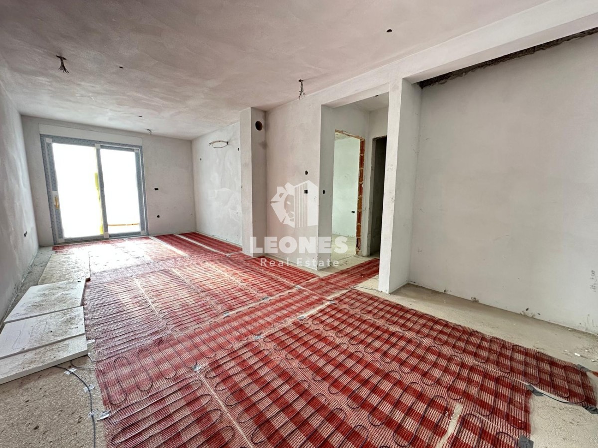 Appartamento al secondo piano in un nuovo edificio di qualità con ascensore e vista sul mare a Tar