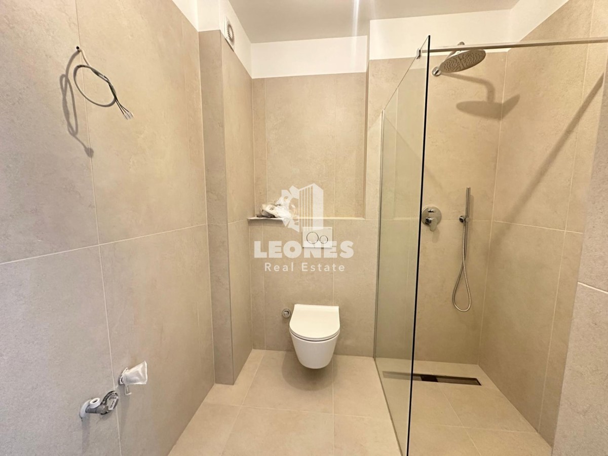 Appartamento al secondo piano in un nuovo edificio di qualità con ascensore e vista sul mare a Tar