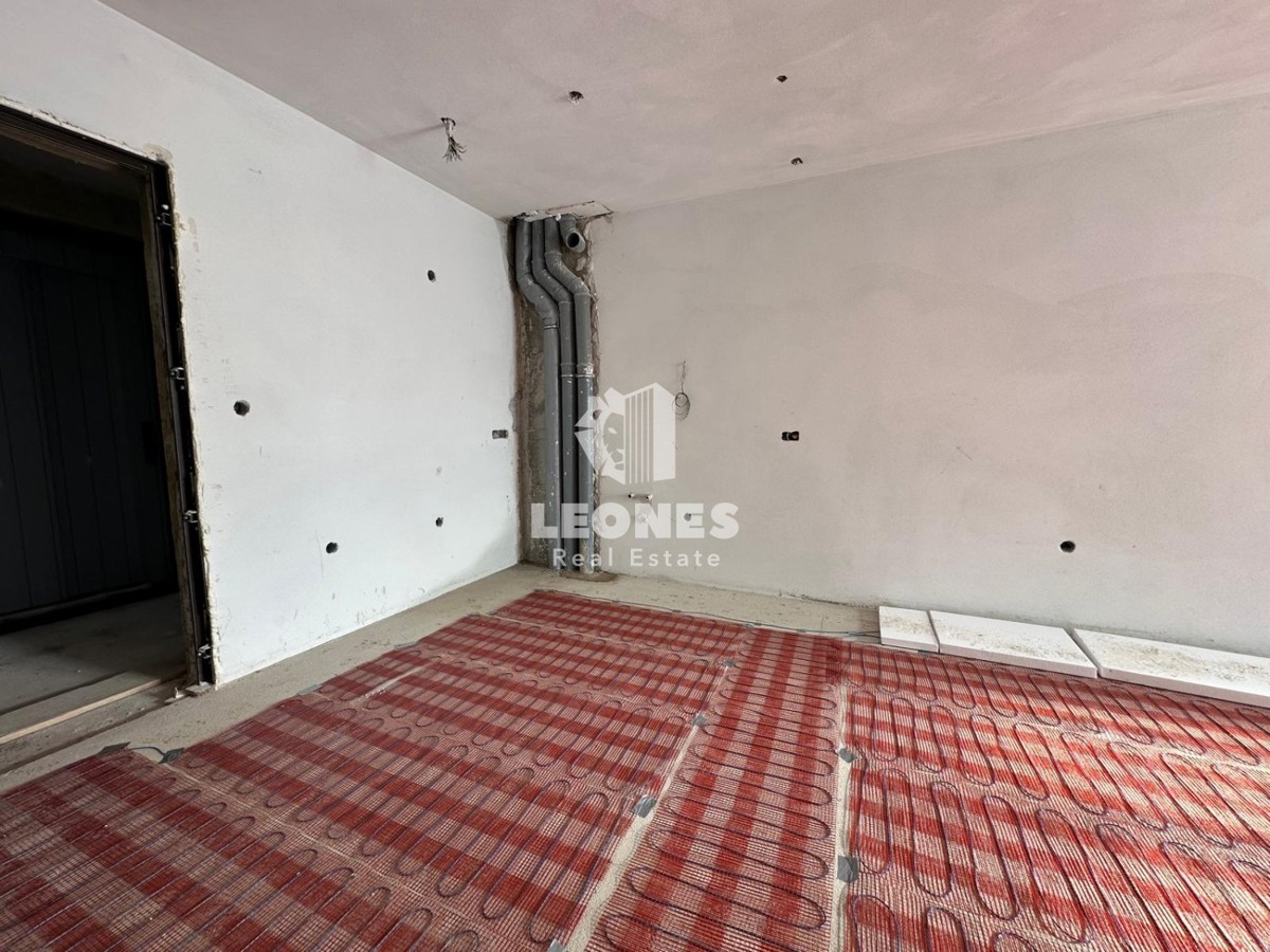 Appartamento al secondo piano in un nuovo edificio di qualità con ascensore e vista sul mare a Tar