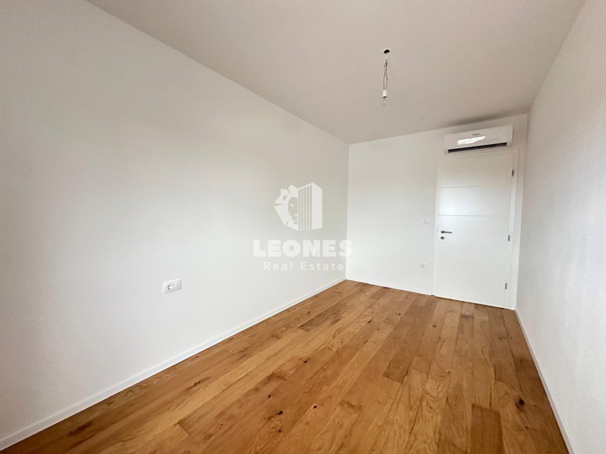 Appartamento al secondo piano in un nuovo edificio di qualità con ascensore e vista sul mare a Tar