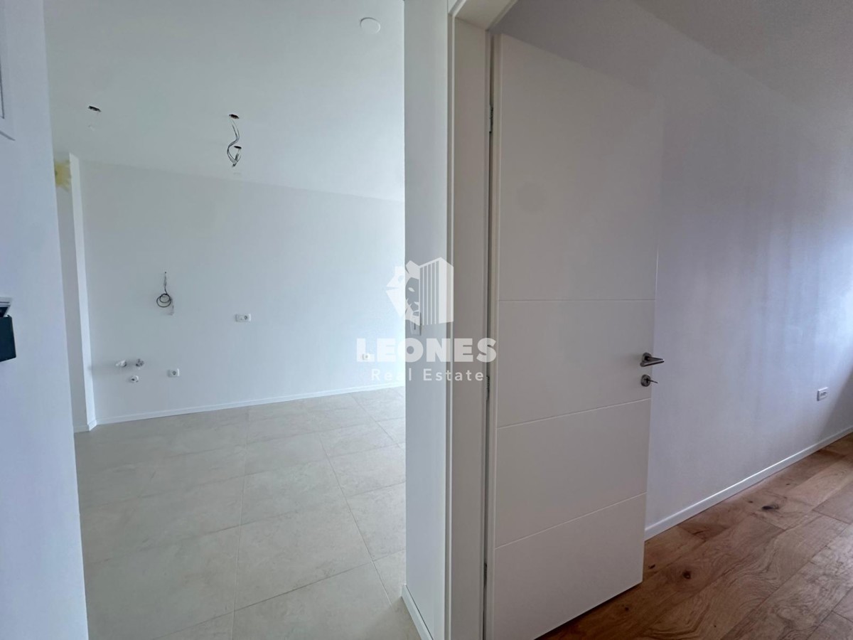 Appartamento al secondo piano in un nuovo edificio di qualità con ascensore e vista sul mare a Tar