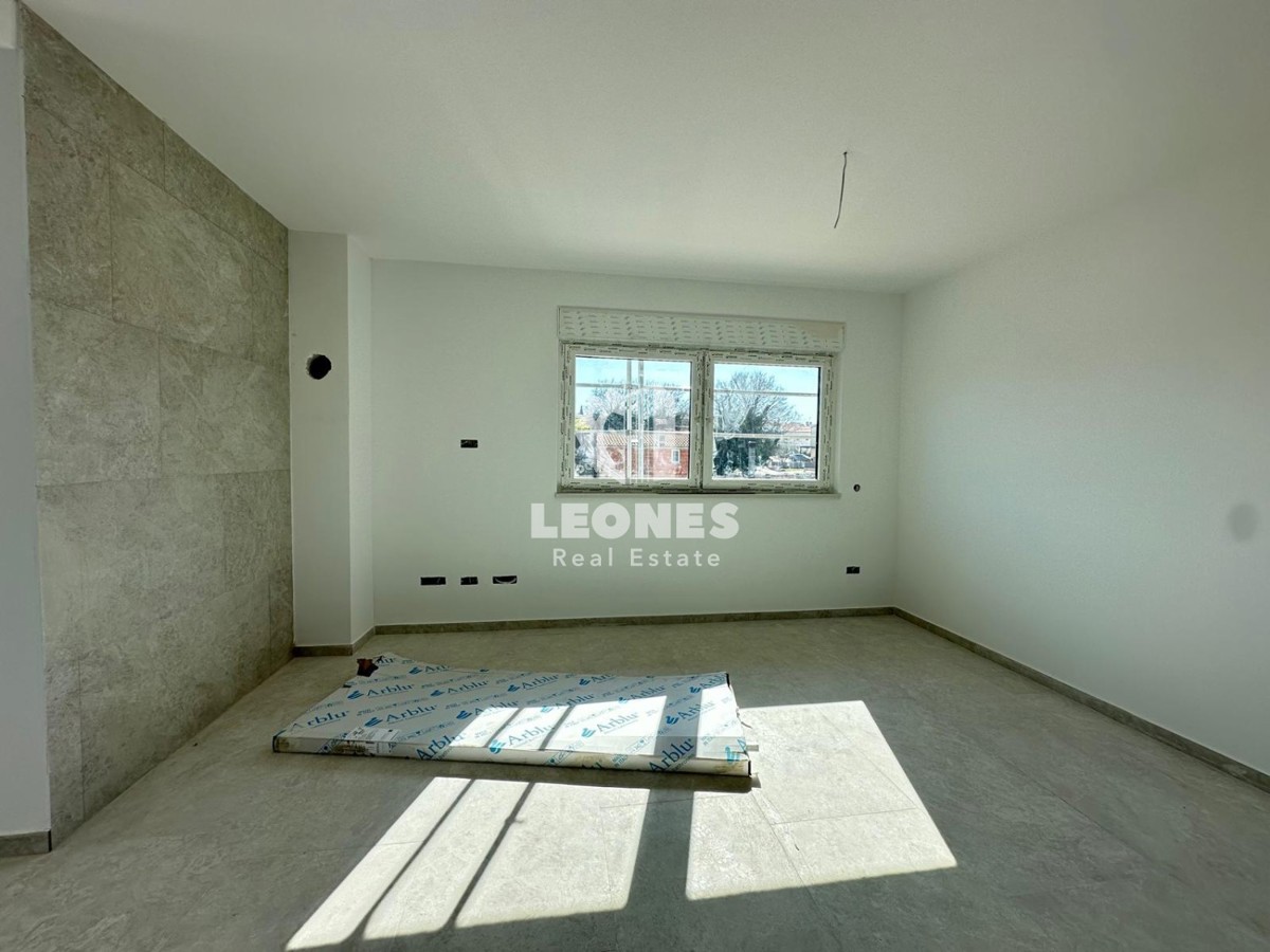 Appartamento al primo piano con due camere da letto in un nuovo edificio di qualità con ascensore a Tar