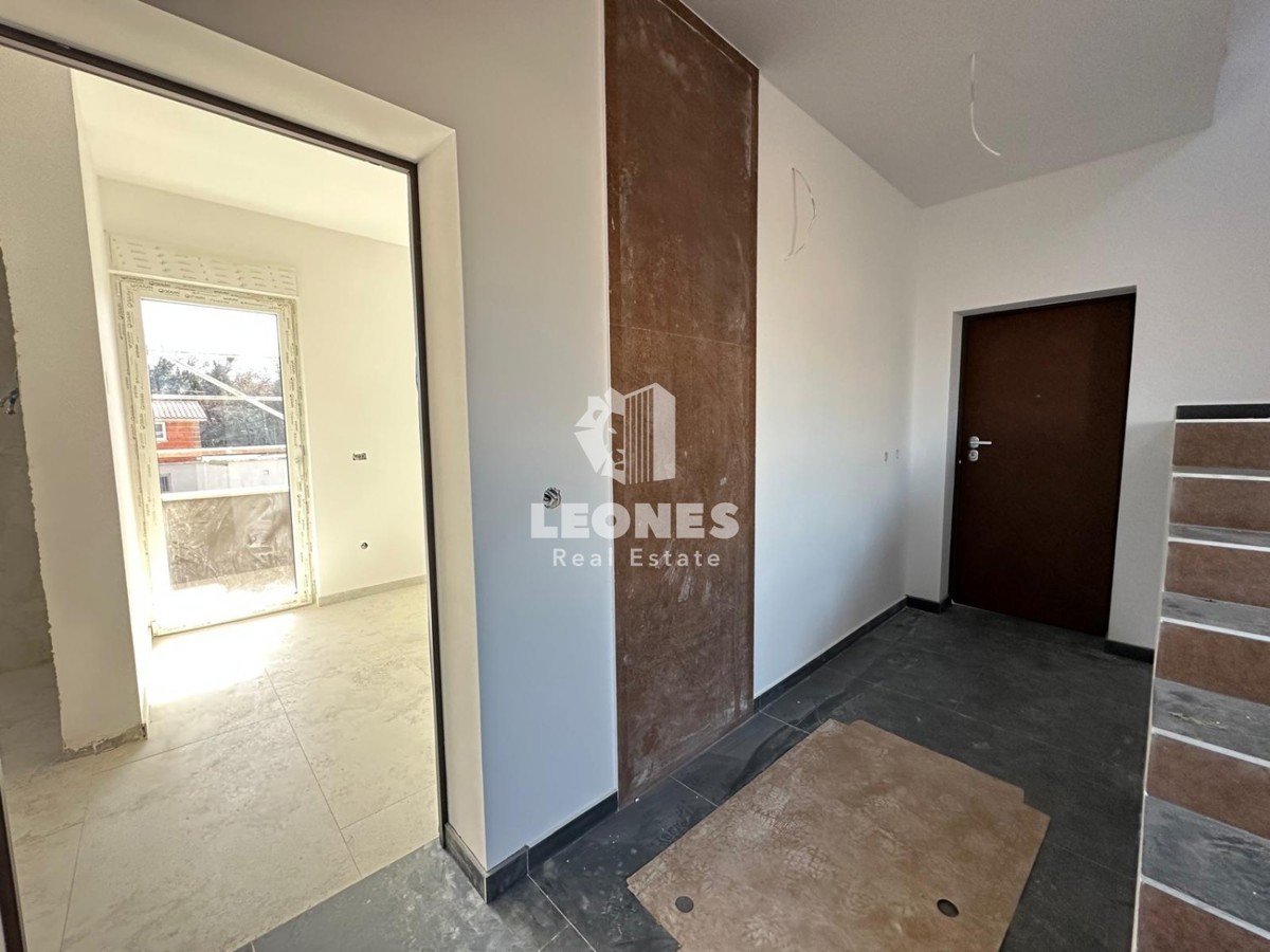 Appartamento al primo piano con due camere da letto in un nuovo edificio di qualità con ascensore a Tar
