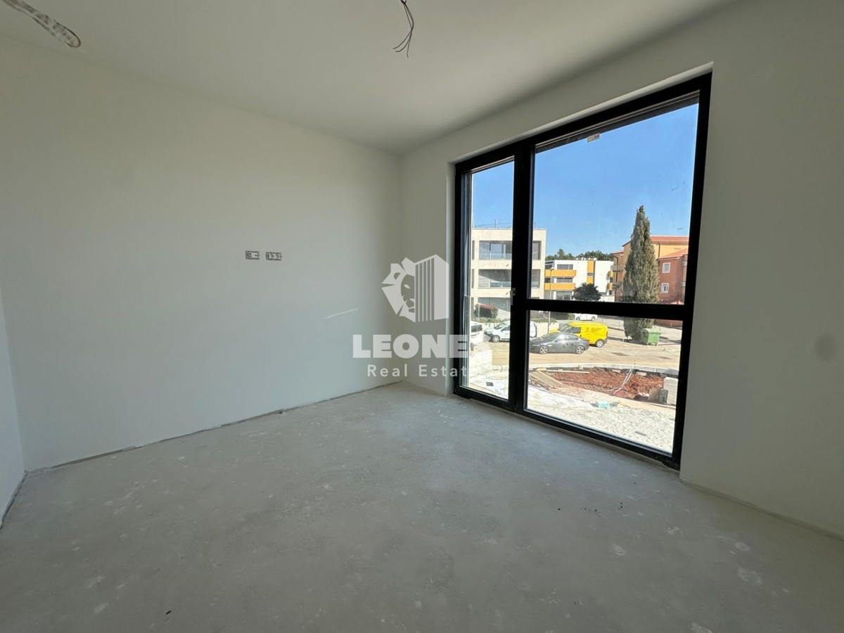 Lussuoso appartamento al primo piano con bellissima vista sul mare in un nuovo edificio con ascensore a Cittanova