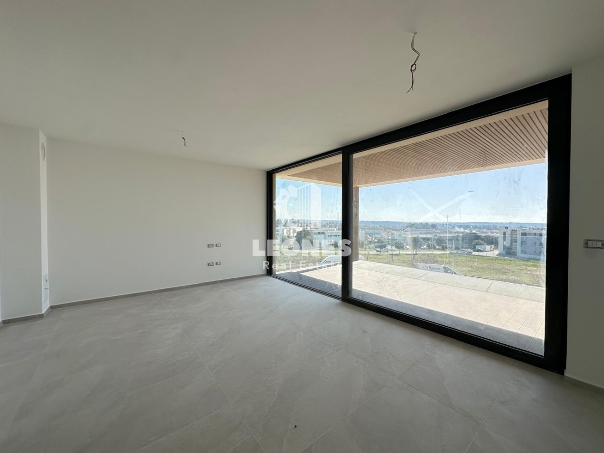 Lussuoso appartamento al primo piano con bellissima vista sul mare in un nuovo edificio con ascensore a Cittanova