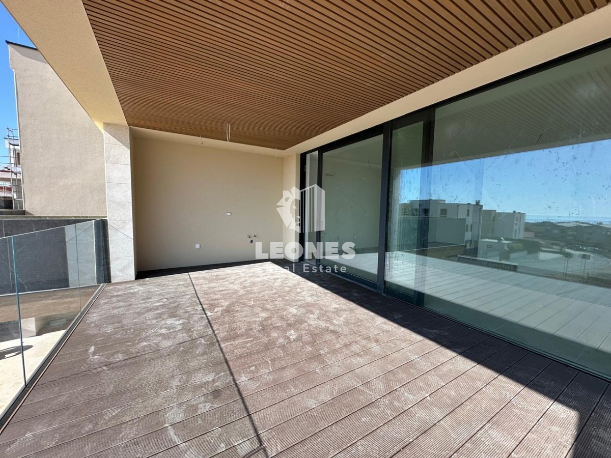 Lussuoso appartamento al primo piano con bellissima vista sul mare in un nuovo edificio con ascensore a Cittanova