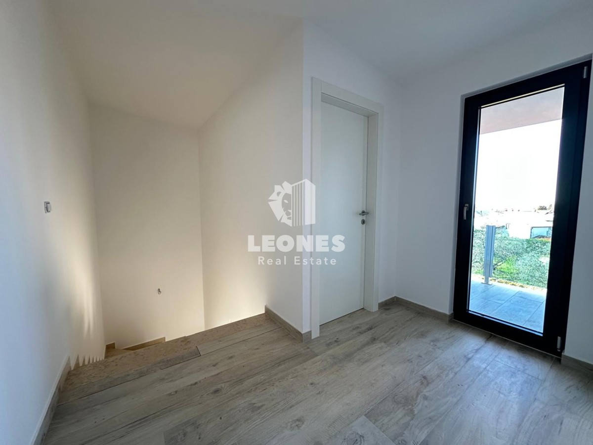 Appartamento duplex con vista mare a Lovrečica, a soli 300 metri dal mare