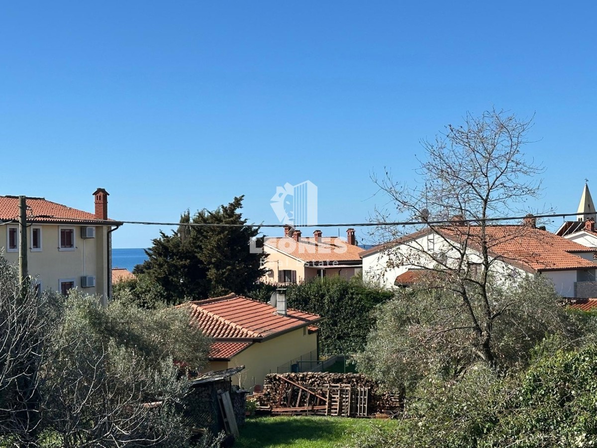 Appartamento duplex con vista mare a Lovrečica, a soli 300 metri dal mare