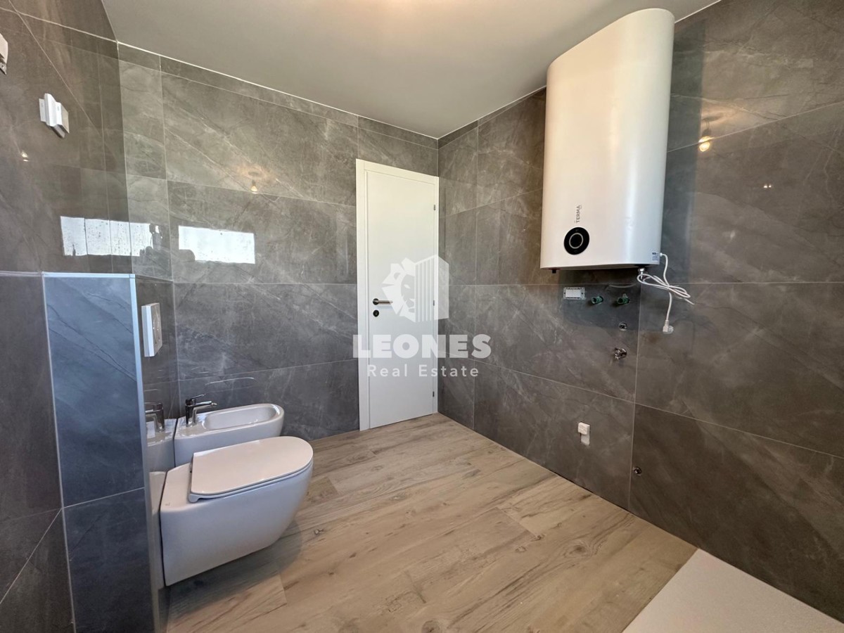 Appartamento duplex con vista mare a Lovrečica, a soli 300 metri dal mare