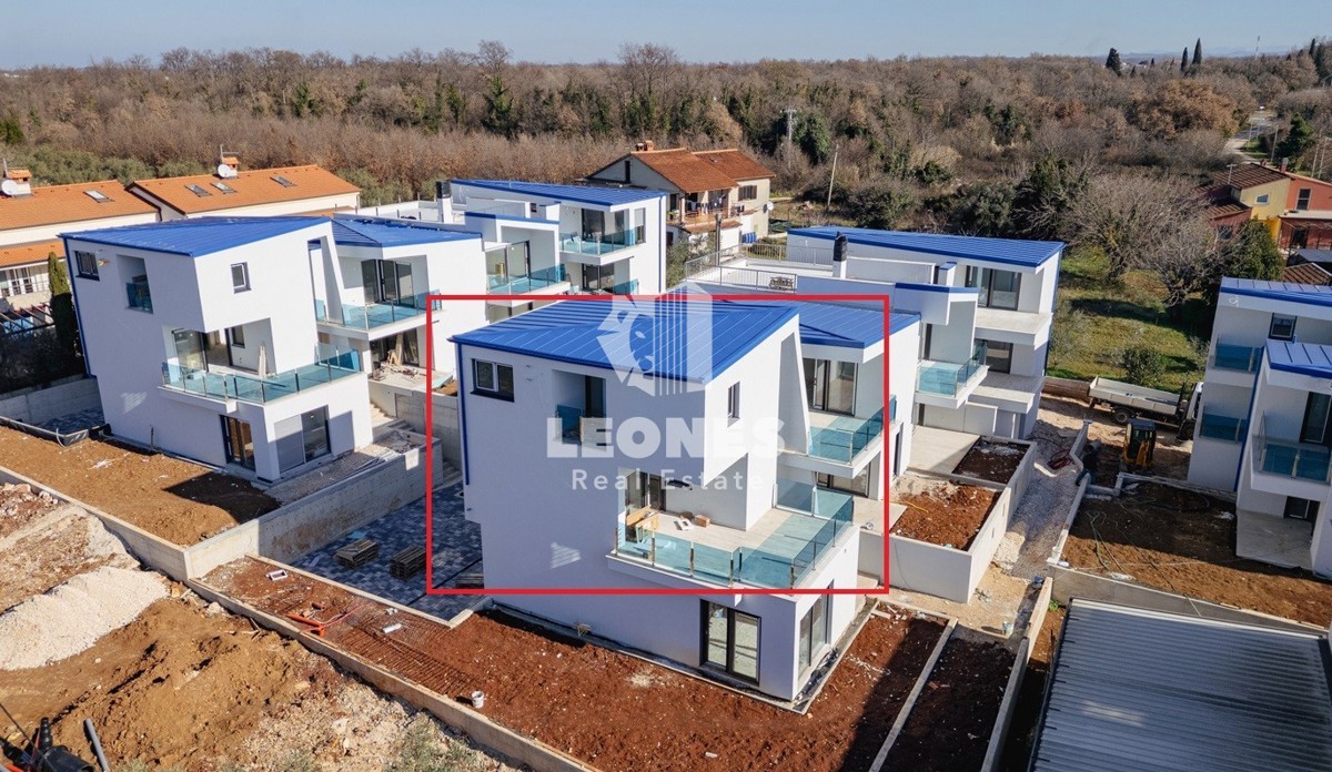 Appartamento duplex con vista mare a Lovrečica, a soli 300 metri dal mare