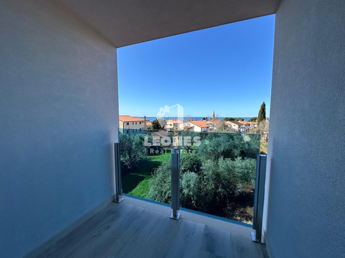 Appartamento duplex con vista mare a Lovrečica, a soli 300 metri dal mare
