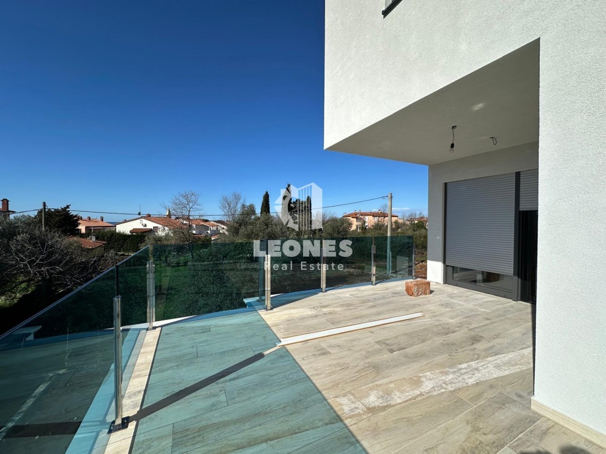 Appartamento duplex con vista mare a Lovrečica, a soli 300 metri dal mare